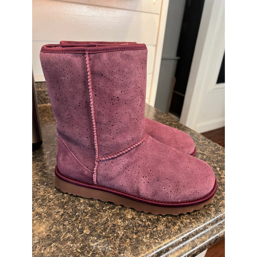 UGG® Women's Classic Short Metallic Booties Size 9 - Picture 4 of 11